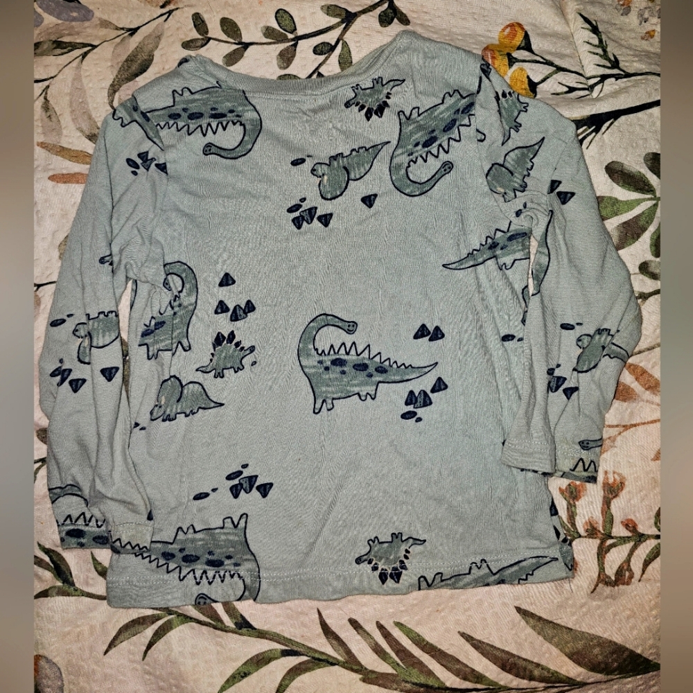 Old navy long sleeve dino long sleeve tshirt in teal/navy. Size 2T